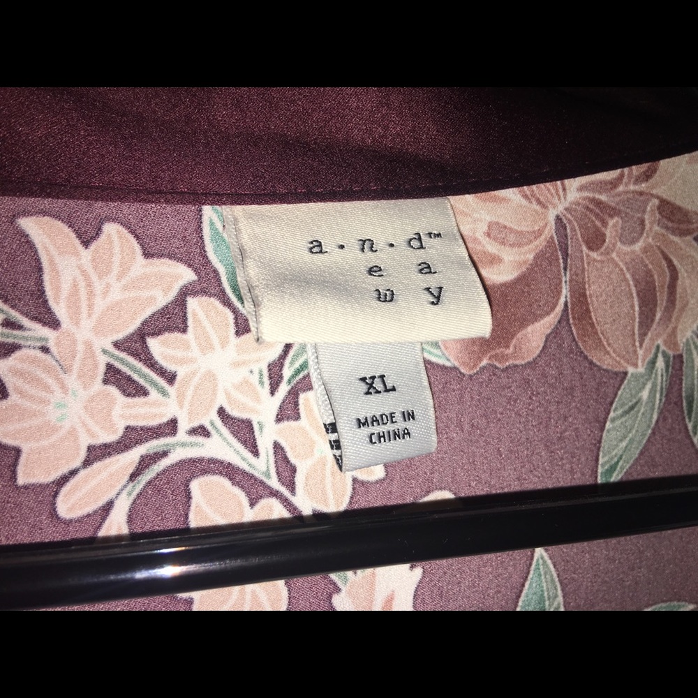 A New Day silky floral duster with pockets. - Picture 4 of 7